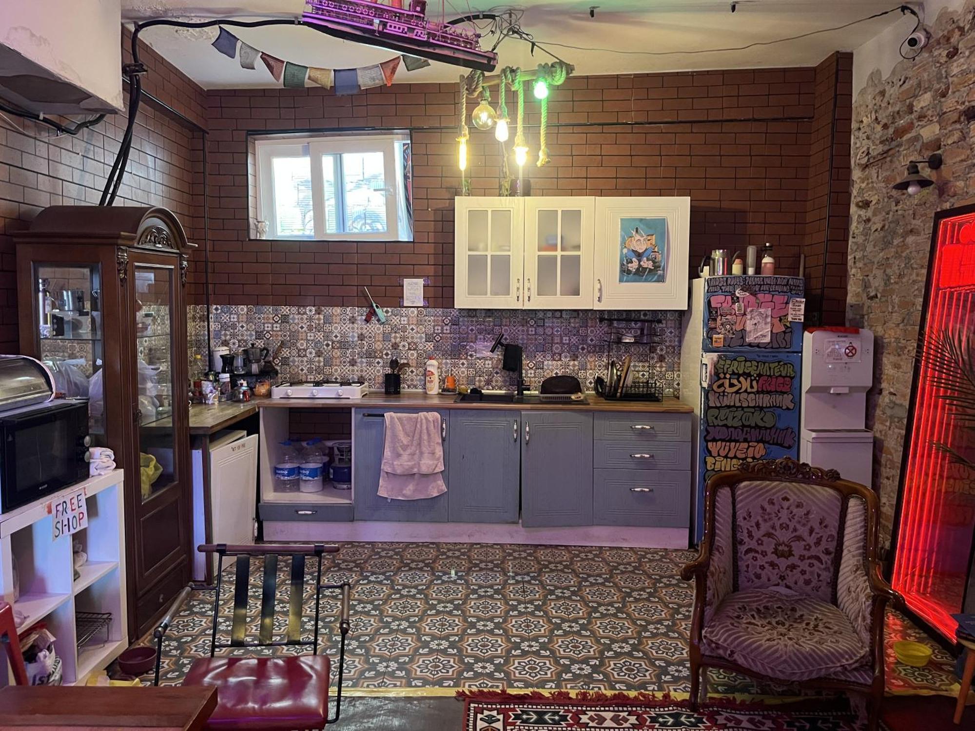 Lola Backpacker'S Hostel — Photos 3